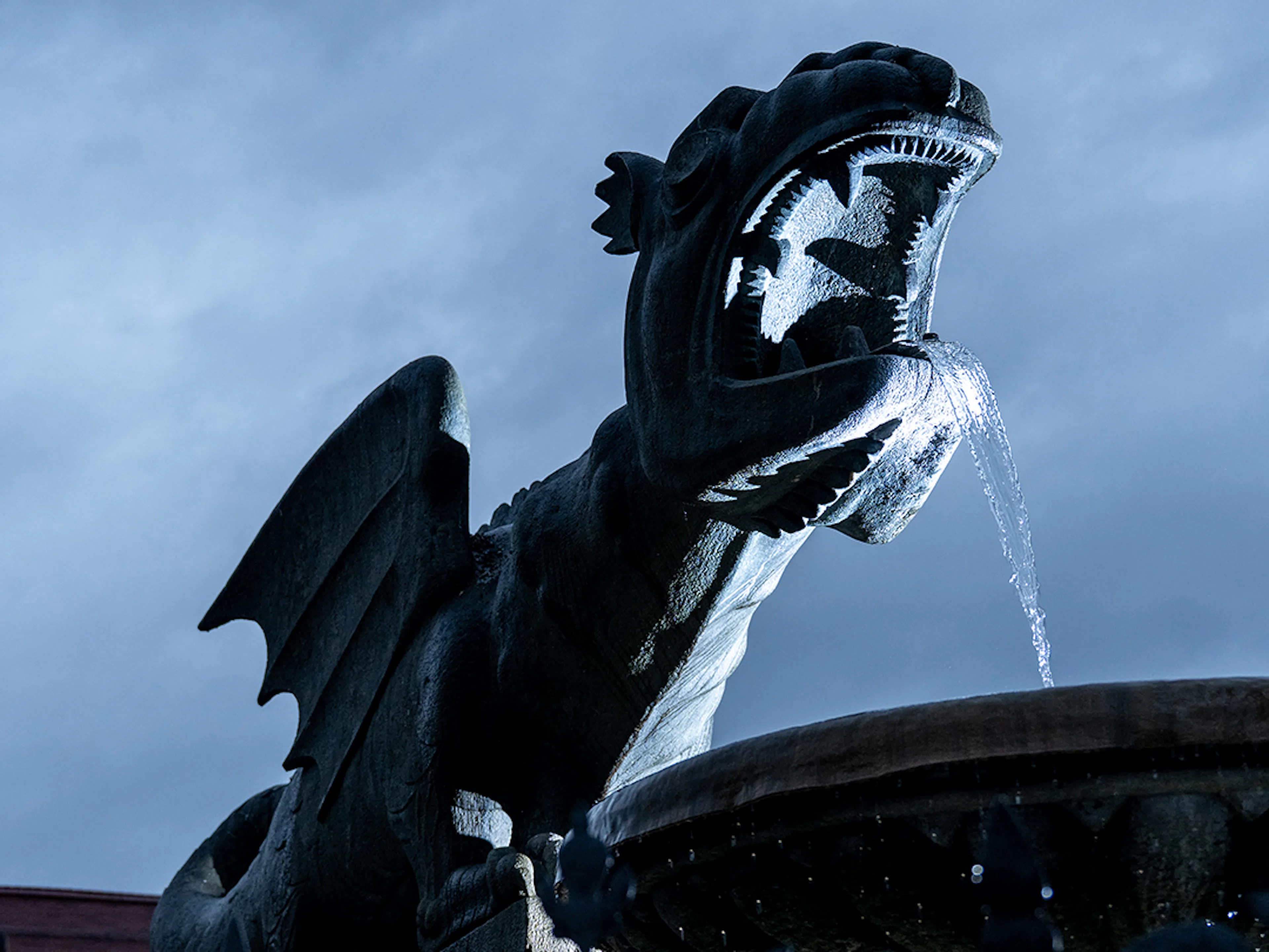 Die Stadt, in der der Wurm drin ist. Die Kärntner Landeshauptstadt Klagenfurt steht kurz vor der Zahlungsunfähigkeit.