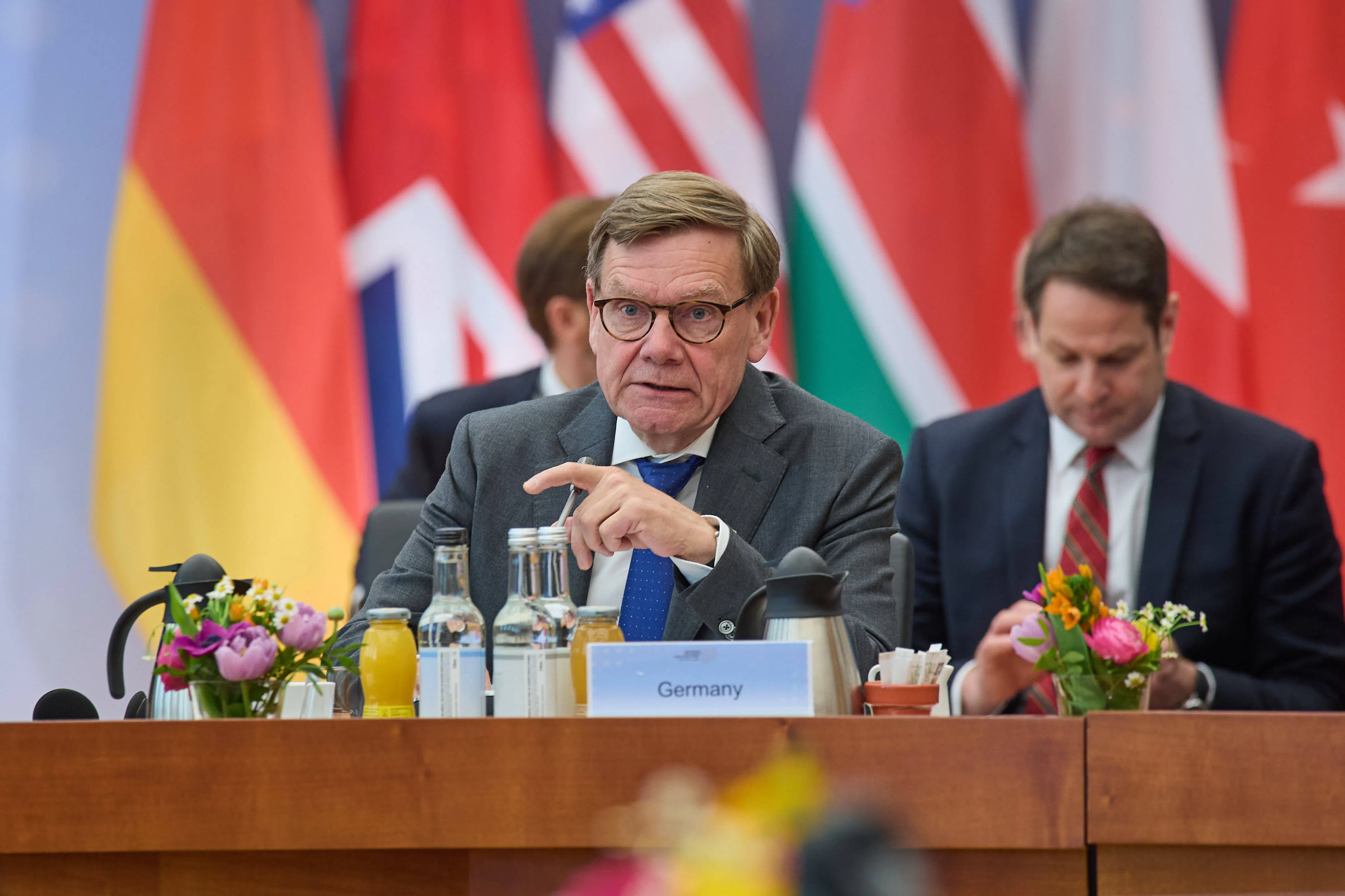 Sudan-Konferenz in Berlin, EU-Jugendschutz-App rückt näher, und Änderung des Jagdgesetzes in Vorarlberg