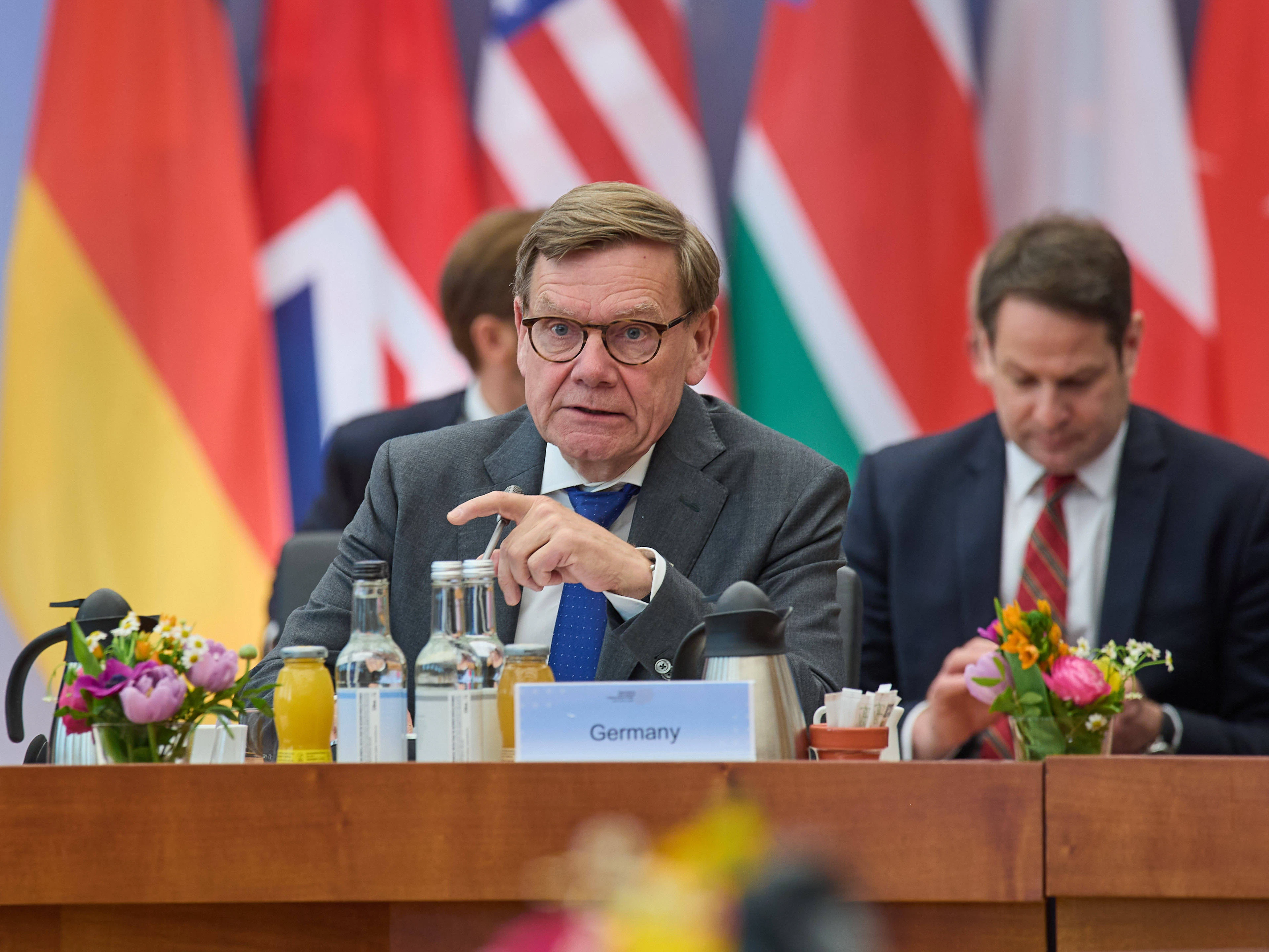 Sudan-Konferenz in Berlin, EU-Jugendschutz-App rückt näher, und Änderung des Jagdgesetzes in Vorarlberg