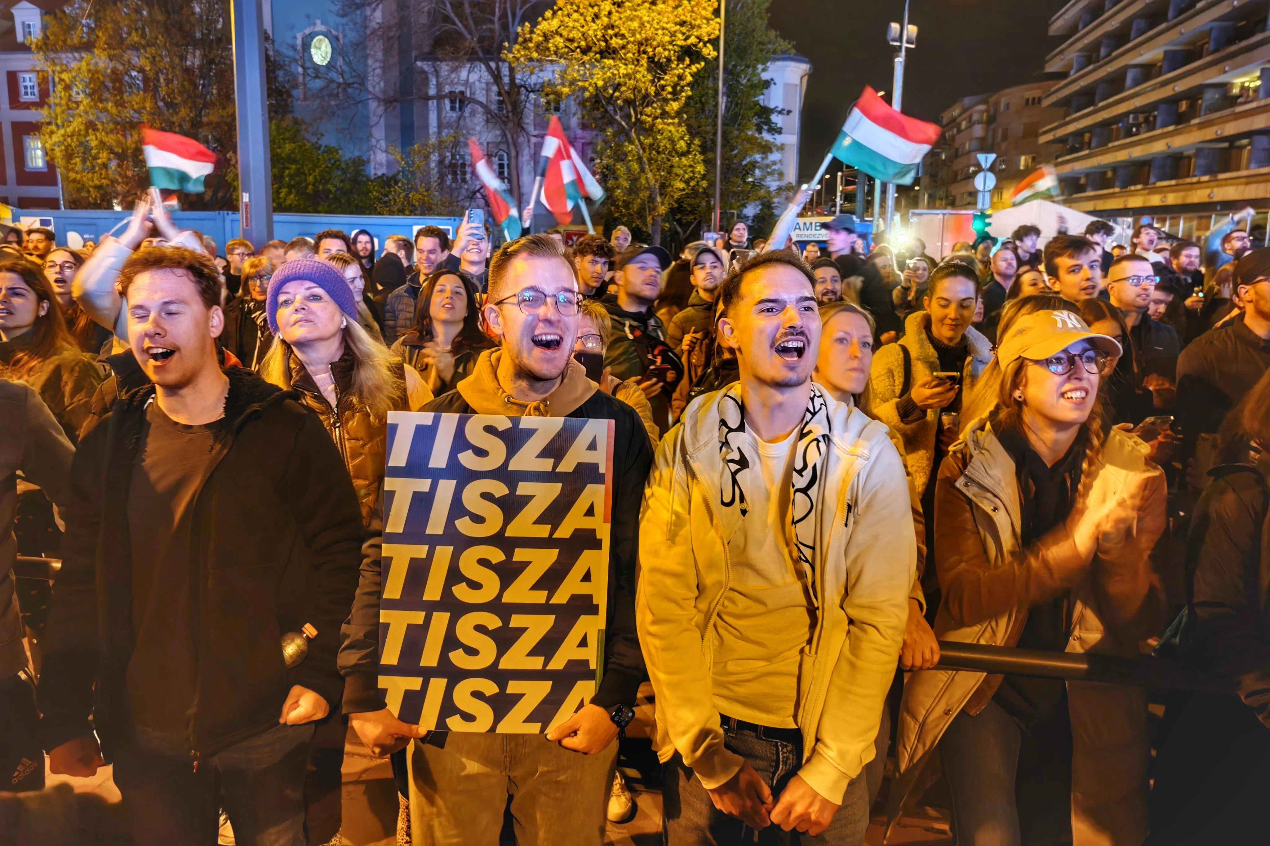 Machtwechsel in Ungarn, Trump will Seestraße blockieren, und Papst Leo XIV. reist nach Afrika