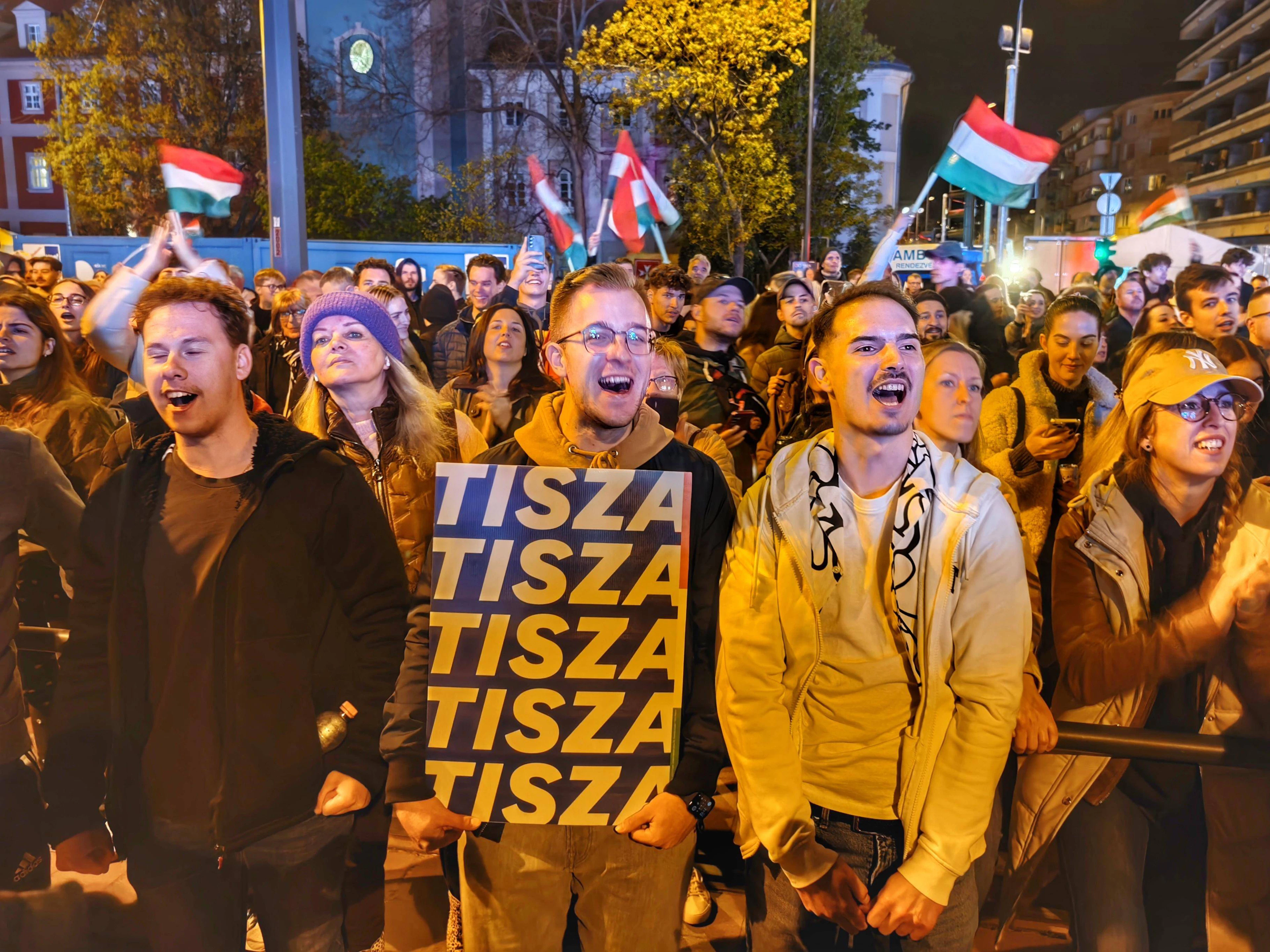 Machtwechsel in Ungarn, Trump will Seestraße blockieren, und Papst Leo XIV. reist nach Afrika