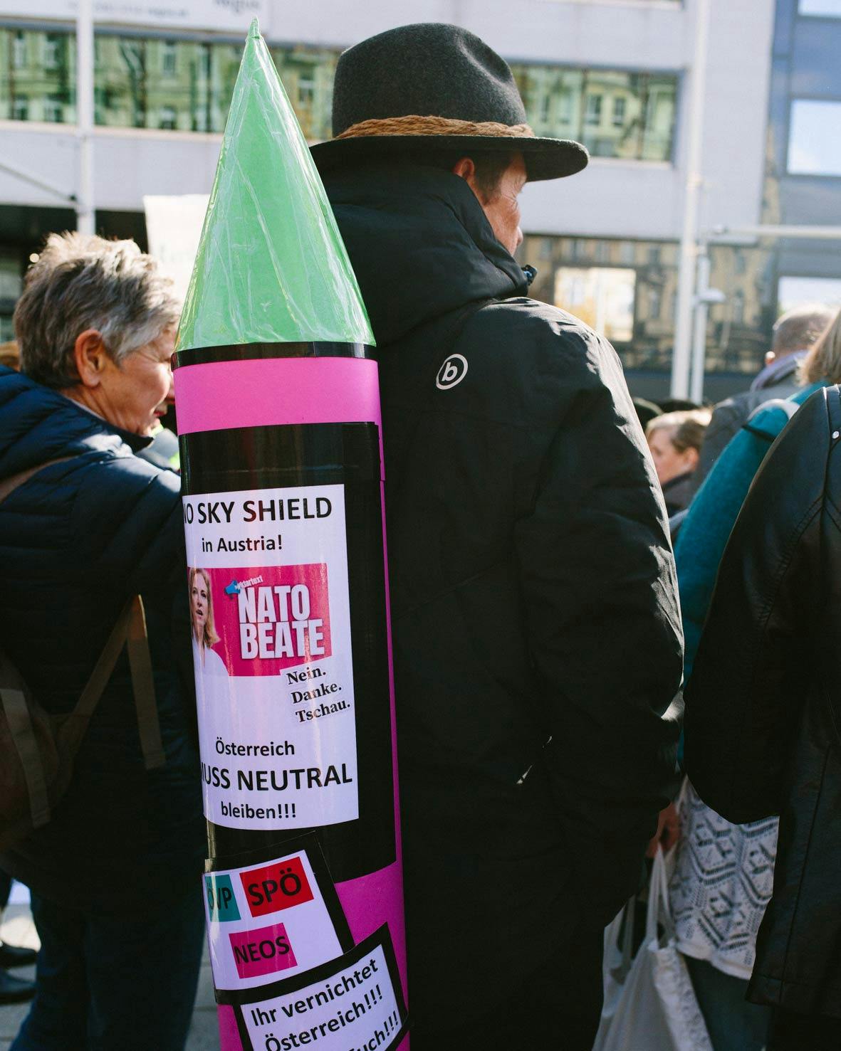 Putins Querfront für den Frieden Was Rechte, Linke, Gaza-Demonstranten und Leute, die an Chemtrails glauben, vereint.