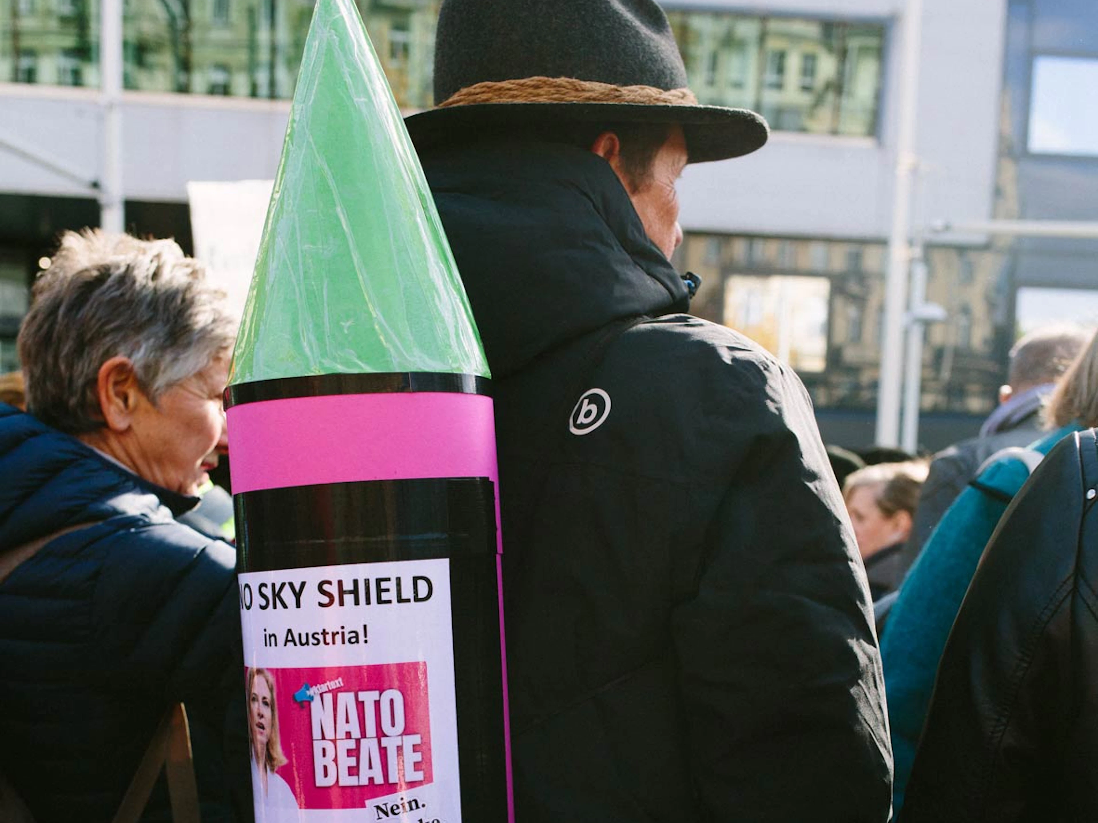 Putins Querfront für den Frieden Was Rechte, Linke, Gaza-Demonstranten und Leute, die an Chemtrails glauben, vereint.