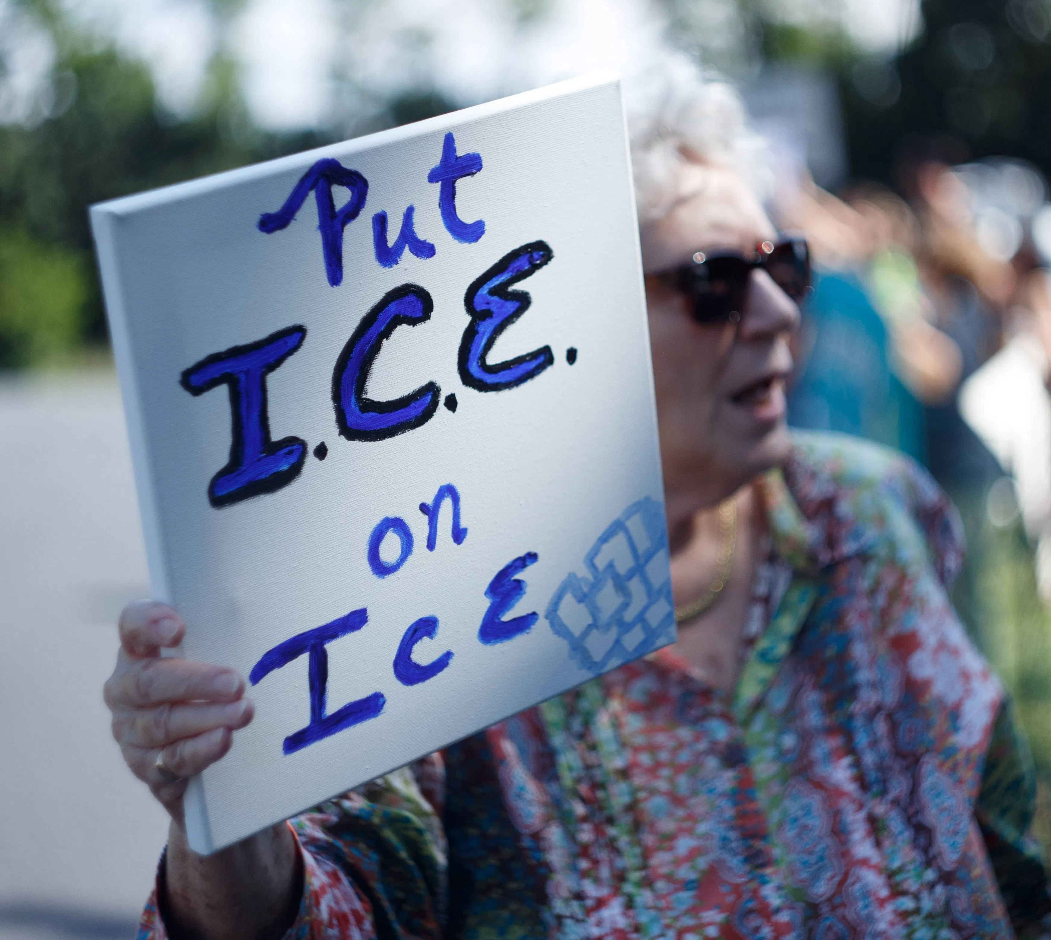 Eiskalt an den Rand der Verfassung Könnte bei uns eine Behörde wie ICE das Gewaltmonopol in Frage stellen?