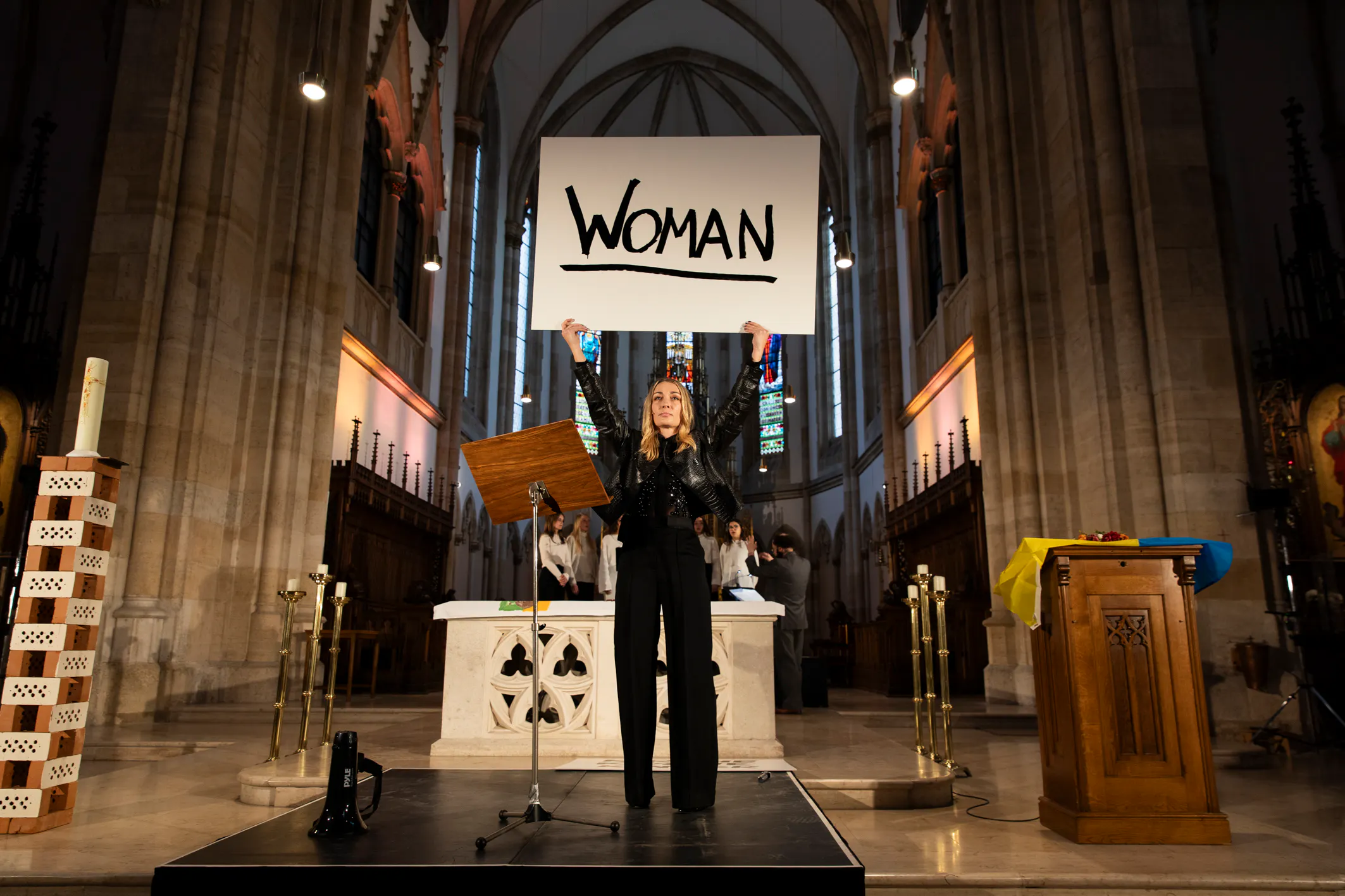 „Republic of Gods“ bei den Wiener Festwochen: Kann Feminismus mit Religion vereinbar sein? 