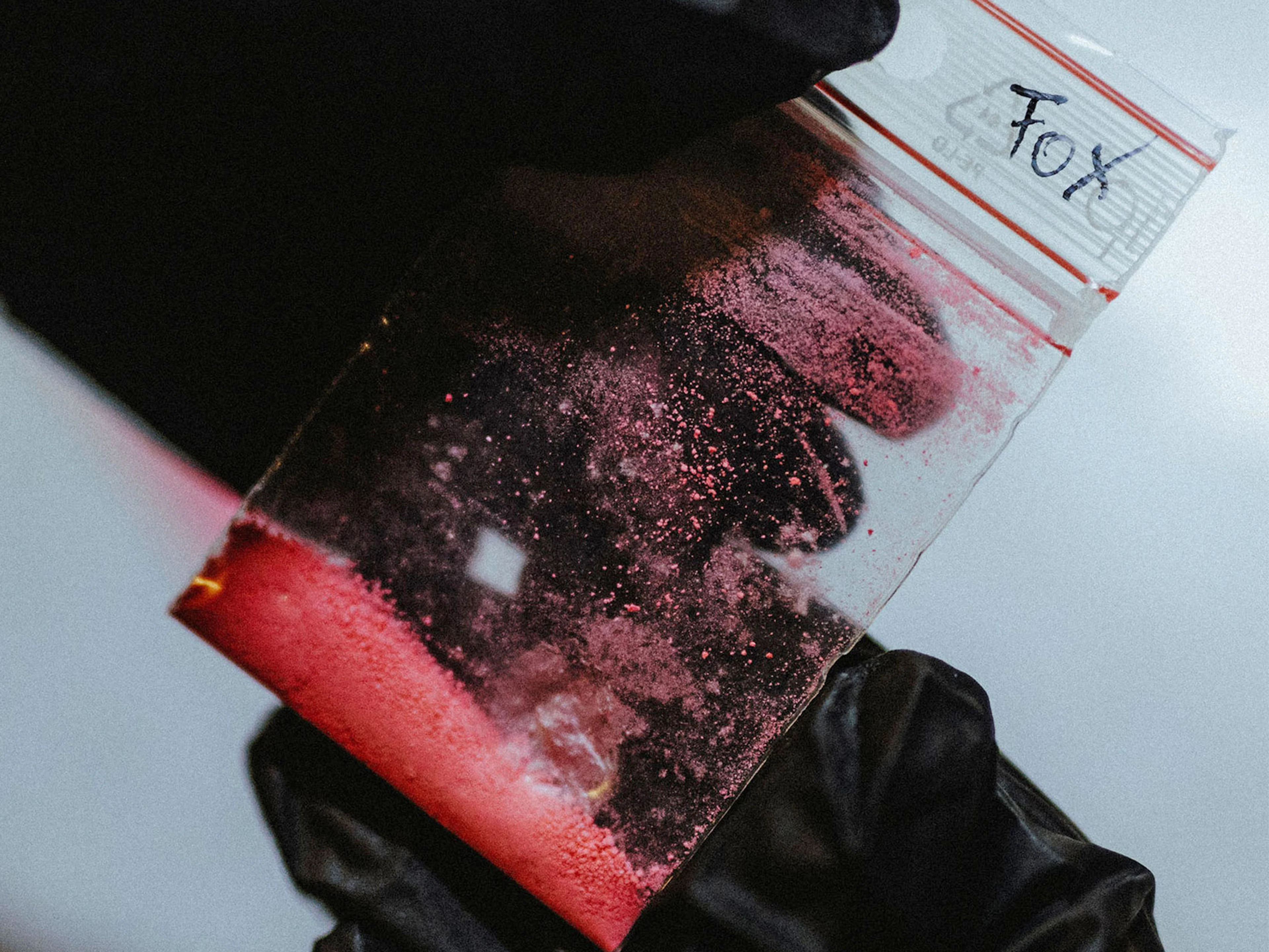 Das Drogen-Dilemma Prävention oder Problemverschiebung? Seit Jahrzehnten herrscht international eine harte Drogenpolitik. Trotzdem wird konsumiert wie selten.