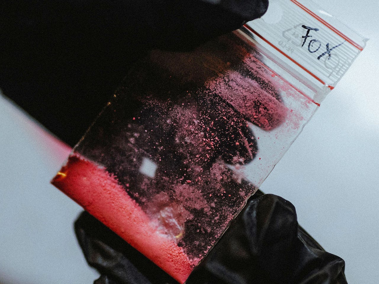 Das Drogen-Dilemma Prävention oder Problemverschiebung? Seit Jahrzehnten herrscht international eine harte Drogenpolitik. Trotzdem wird konsumiert wie selten.